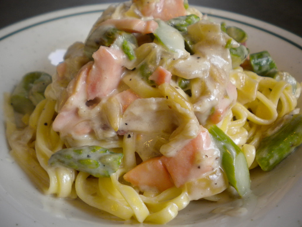 Gluten Free Linguine with smoked Salmon and Asparagus